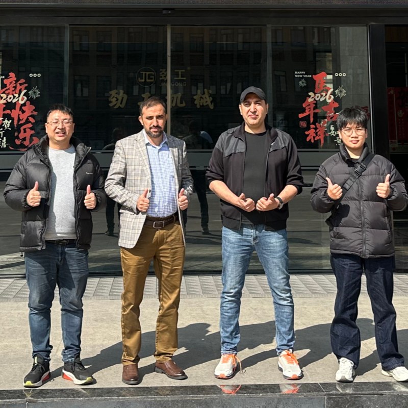 A client from Pakistan visited Jinggong excavators for a visit and exchange.