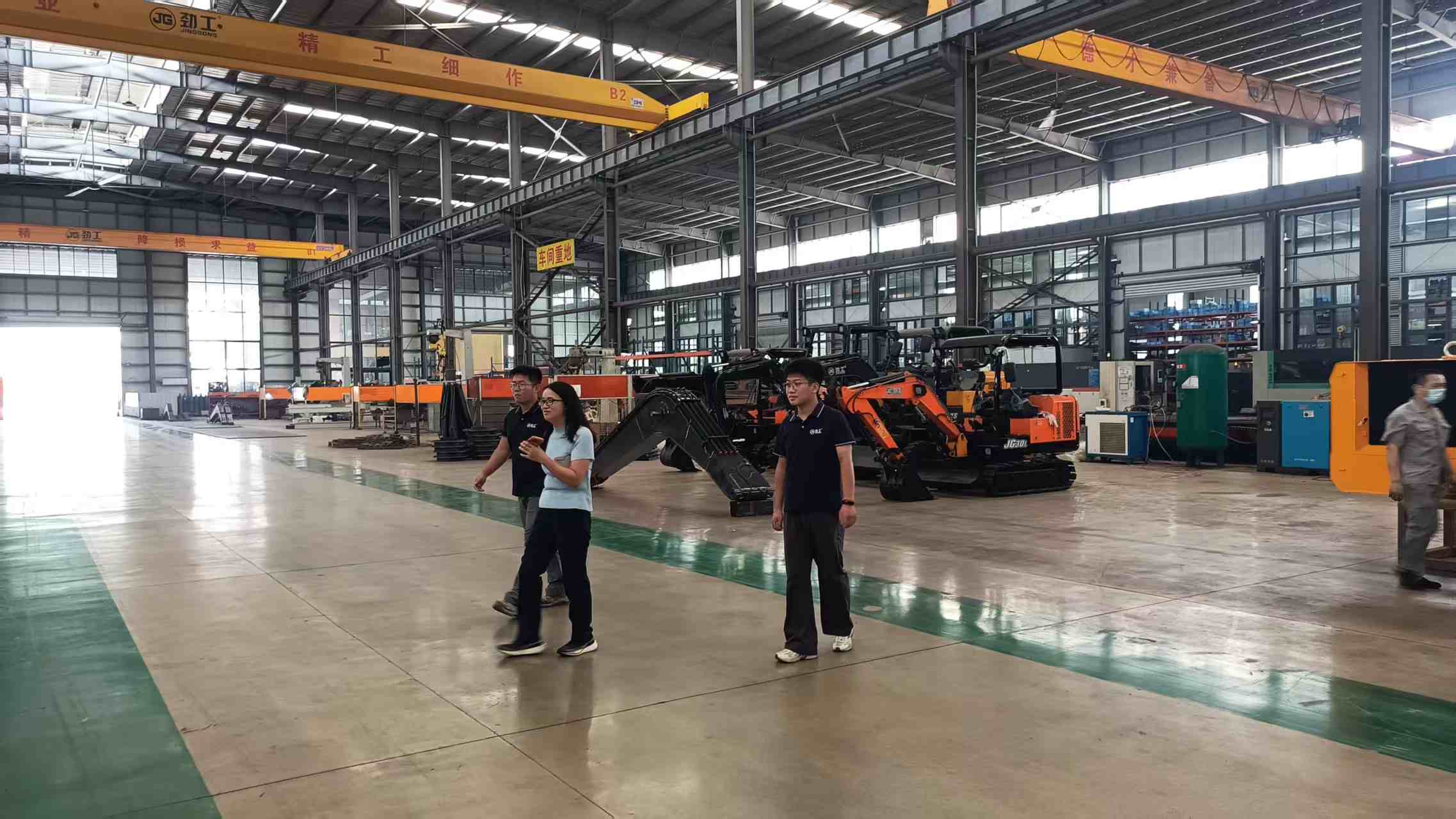 Valued Russian Partner Conducts In‑depth Factory Inspection at JINGGONG, Explores Mining‑use Construction Equipment Cooperation