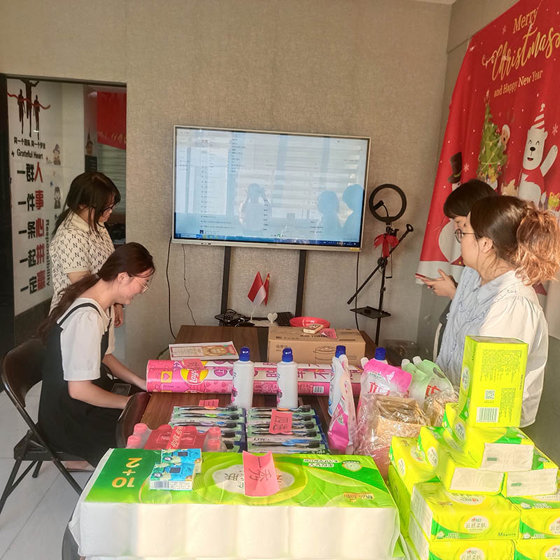 Fujian Quanzhou Jingli Engineering And Machinery Co., Ltd. une funcionários em espírito festivo com um memorável jogo de dados no meio do outono